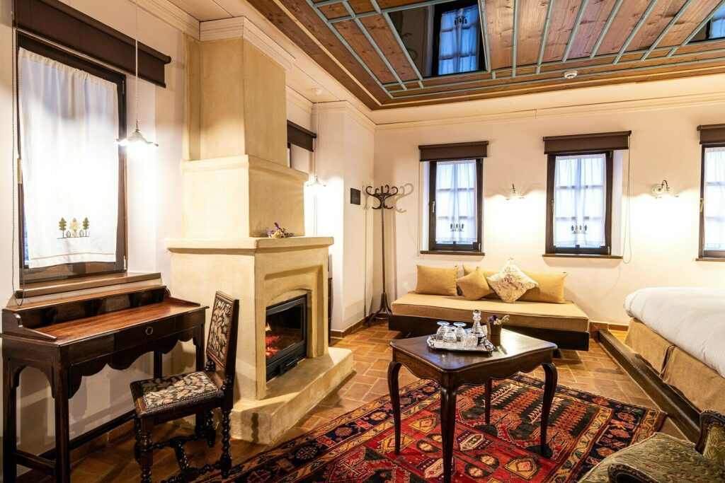 תצוגת חדר 3 מיטות ריטריט זמן לעצמך ביוון