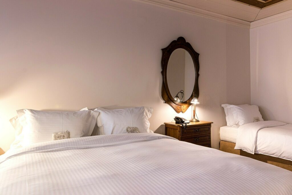 תצוגת חדר 3 מיטות ריטריט זמן לעצמך ביוון